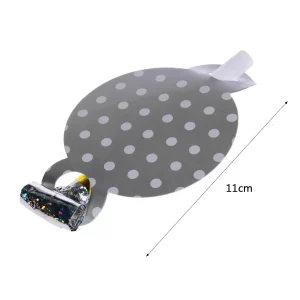 Pacote generoso: Inclui 6 apitos para festa com design prata e pontos para um efeito visual alegre em qualquer celebração.Versátil: Ideal para aniversários