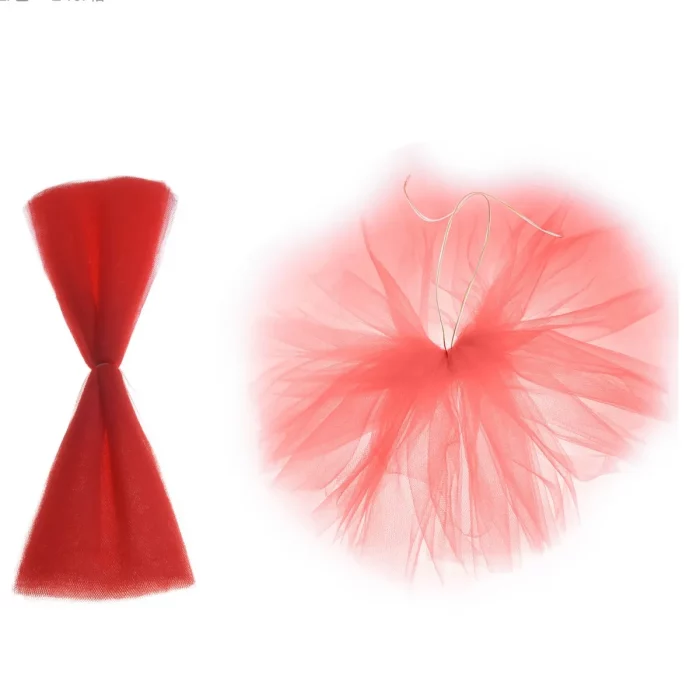 Os pompons de tule vermelho são a decoração perfeita para qualquer festa ou evento. São feitos de material leve e durável com um acabamento bonito e são fáceis de pendurar.O pacote inclui um pompom