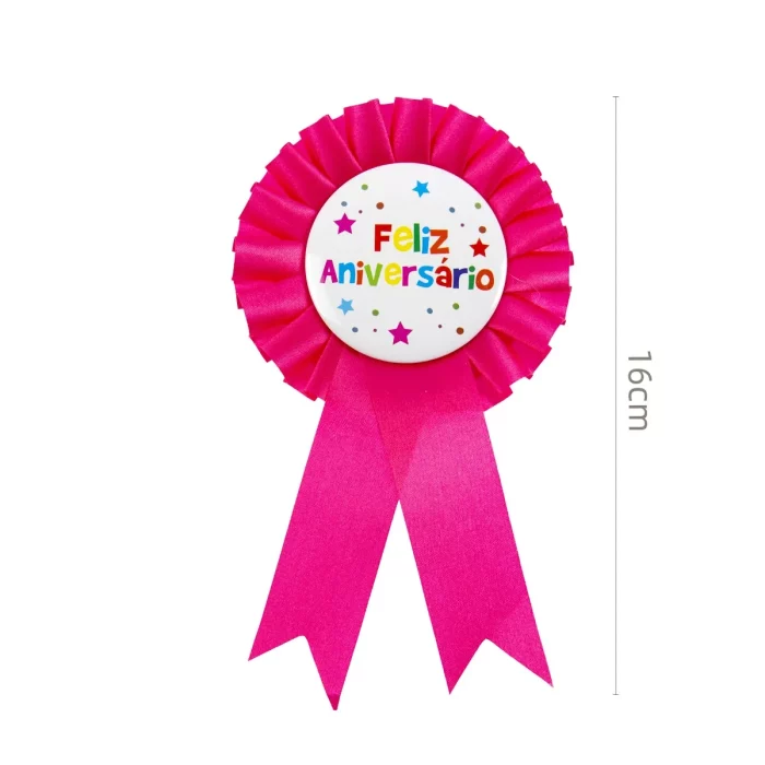 Distintivo temático de aniversário de 5.5cm.Padrão FELIZ ANIVERSARIO.De cor rosa vermelha