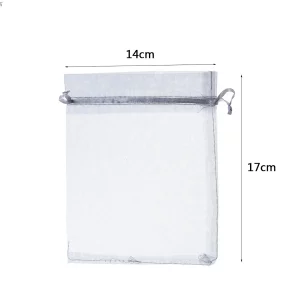 Estes sacos de doces de cinza têm um tamanho ideal de 14.0 cm
