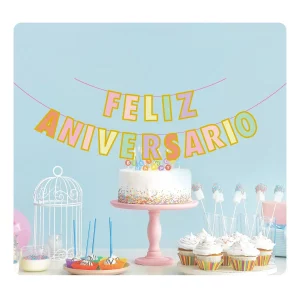Grinalda de aniversário alegremente colorida 2. Destaque para a palavra 'Feliz Aniversário'