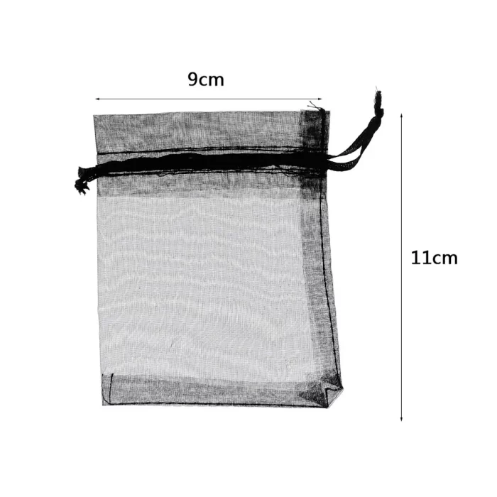 Perfeito para aniversários com seu tamanho de 9.0cm.Vem em um pacote prático contendo 5 unidades.DestACA-se com sua cor preta sólida e atraente.Ideal para embalar os doces da festa de aniversário. Saco preto para doces ideal para aniversários.Vem com 5 unidades por pacote.