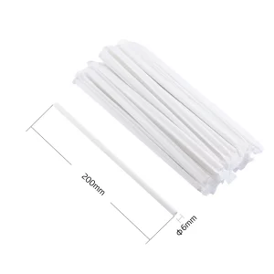 Conjunto composto por 50 palhinhas biodegradáveis de cor branca com um tamanho de 20.0cm.Produto eco-amigável