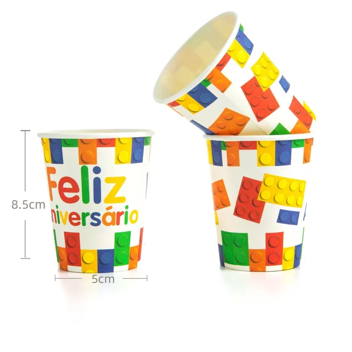 Pacote com 6 copos em papel. Perfeitos para festas de aniversário e celebrações temáticas de Lego.