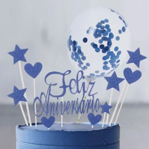 O kit inclui um topo de bolo Azul com o padrão FELIZ ANIVERSARIO