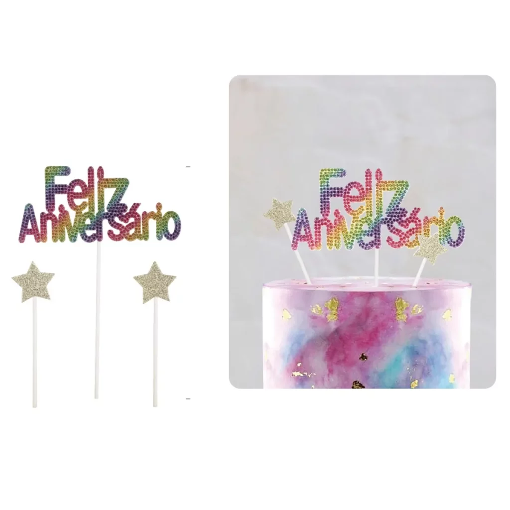 Conjunto vibrante de 3 topos de bolo com o padrão 'Feliz Aniversário'