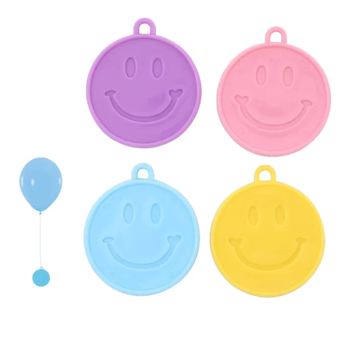Balões de aniversário alegres e divertidos com pingentes de rosto sorridente.Embalagem conveniente com 4 balões multicoloridos para animar qualquer festa.Os balões possuem cores vibrantes e ousadas que adicionam uma atmosfera festiva a qualquer celebração. Balões de aniversário divertidos com pingentes de rosto sorridente. Enfeite a sua festa com alegria!
