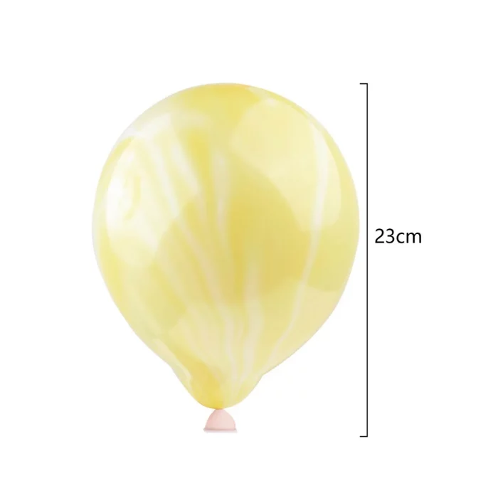 Balão Amarelo Vibrante: O balão tem uma cor amarela