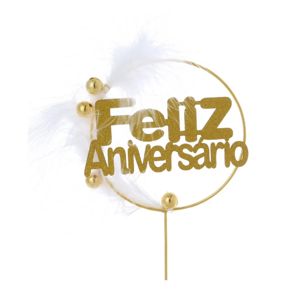 Este topo de bolo elegante apresenta um design ricamente decorado com penas e pérolas.Feito de uma liga durável.Ideal para celebrações de aniversários e outras ocasiões especiais. Um adorno de bolo elegante com penas e pérolas perfeito para comemorações especiais. Feito de liga