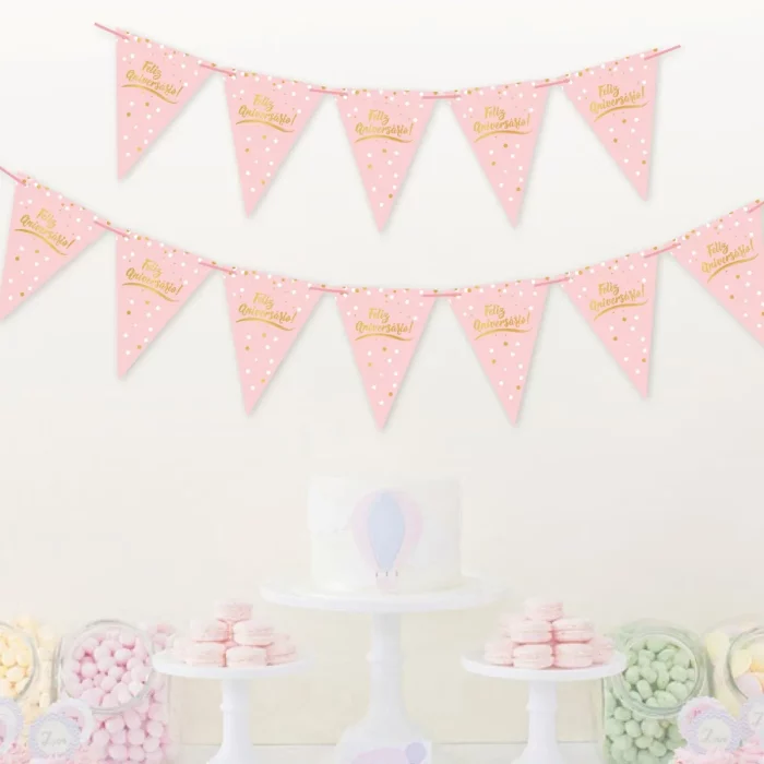 Bandeirola premium para celebrações de aniversário. 2. Design elegante em rosa dourado com a palavra 'Feliz Aniversário'.