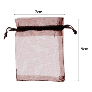 Surpreenda os convidados com nossos sacos de doces de aniversário marrons elegantes no tamanho prático de 7*9cm.O pacote com seis unidades garante que você tenha sacos suficientes para todos.Coloração marrom sofisticada adiciona um toque de classe a qualquer comemoração.Feito para qualquer ocasião especial como aniversários ou festas temáticas. Sacos de doces marrons
