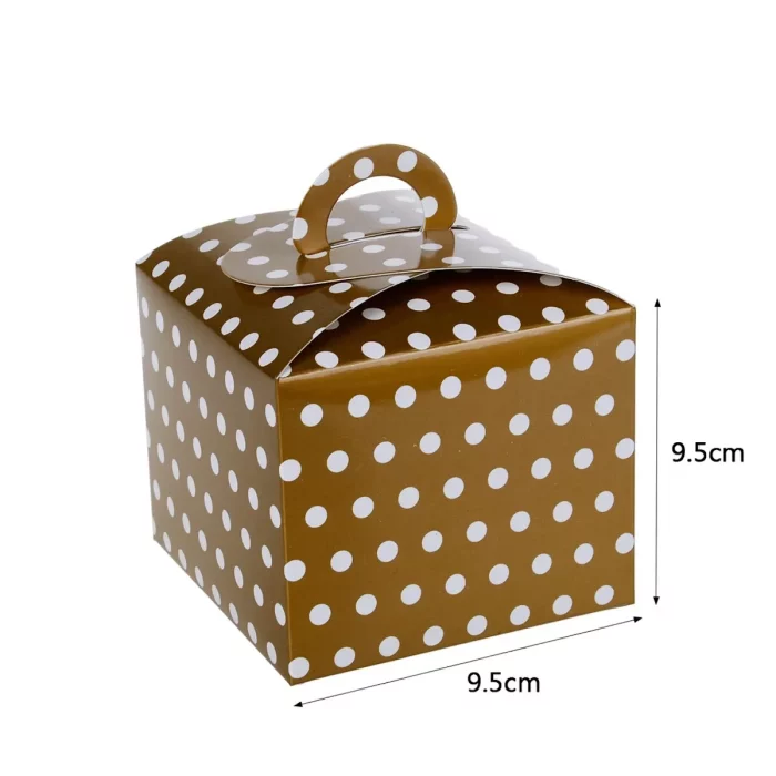 Conjunto requintado: Este conjunto de 6 caixas de bolo douradas de 9.5*9.5*8cm certamente aprimorará suas decorações de aniversário. Eles adicionam um toque elegante e sofisticado