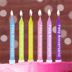 Ilumine sua festa com estilo com a vela de aniversário personalizada em português!