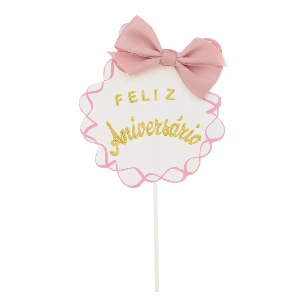 Criação de foco com topo de bolo rosa aniversário