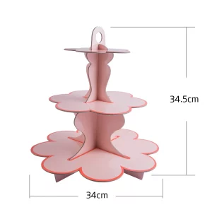Design com três camadas para exibir bolos