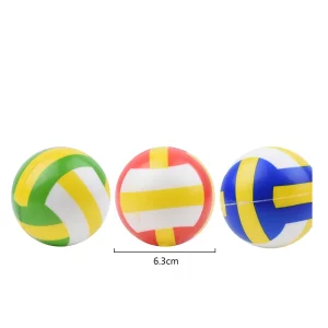 Mini bola de vôlei PU de 6.3cm. Esta bola de vôlei de tamanho compacto é perfeita para a diversão ao ar livre ou festas temáticas de esportes. A bola apresenta uma coloração vibrante para fácil visibilidade. 2. Material PU de alta qualidade. Sua construção durável e design robusto garantem resistência ao desgaste e rebote eficiente. Adequado para uso recreativo ou decorativo.