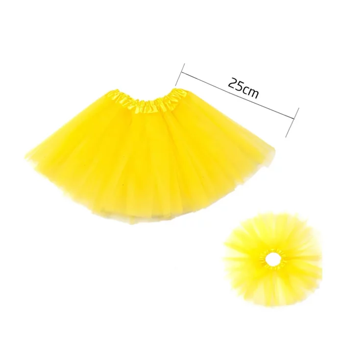 Saia de tutu de três camadas cheia de estilo e personalidade.Tamanho médio de 25.0cm para acomodar diferentes necessidades.Cor amarela vibrante para um visual chamativo. Encante a todos com nossa Saia de Tutu Amarela de 25cm. Uma peça única para festas únicas.