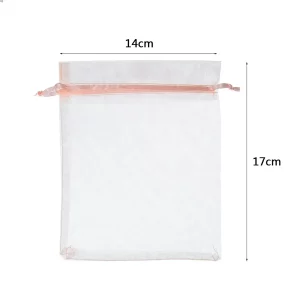 Luxuosa embalagem de doces rosa para ocasiões especiais como aniversário.Fornecido em pacote com 4 peças de tamanho conveniente de 14 cm.Cores de rosa pó sofisticado para dar aquele toque extra de classe ao seu evento.Excelente qualidade e durabilidade para garantir que todos os seus lanches permaneçam em segurança Saco de Doces Rosa de Luxo