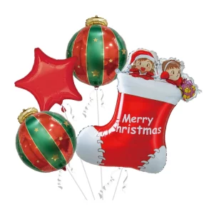 Decore sua casa com estilo neste Natal com este kit de meias natalinas contendo 4 peças. Perfeito para pendurar na lareira ou em qualquer lugar da sua casa