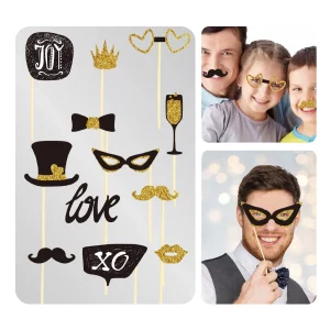 Aumente a diversão nas suas fotos com este kit de adereços para foto em pó de ouro negro. Inclui 12 acessórios únicos e divertidos para você e seus amigos tirarem fotos incríveis. Perfeito para festas