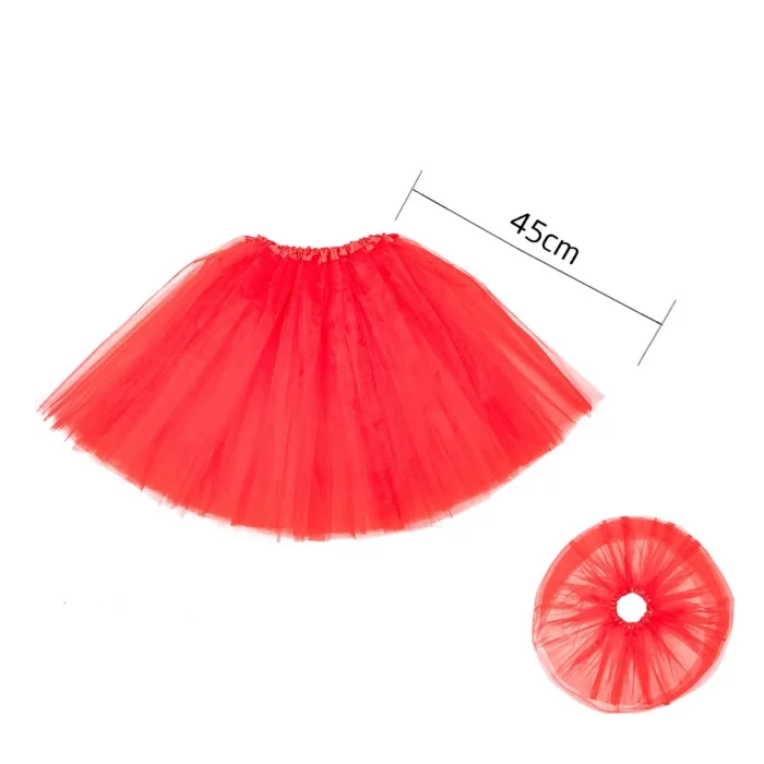 Elegante saia tutu vermelha apresenta um design de três camadas que a torna cheia e flutuante