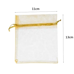 Perfeito para aniversários;Cinco peças de sacos de doces organdi dourado de 11*13cm por pacote;Cor dourado elegante acrescenta um toque sofisticado à sua festa;Tamanho compacto para embalar doces ou pequenos presentes Belos sacos dourados de organza para deixar sua festa ainda mais elegante. Pacote com 5 unidades.