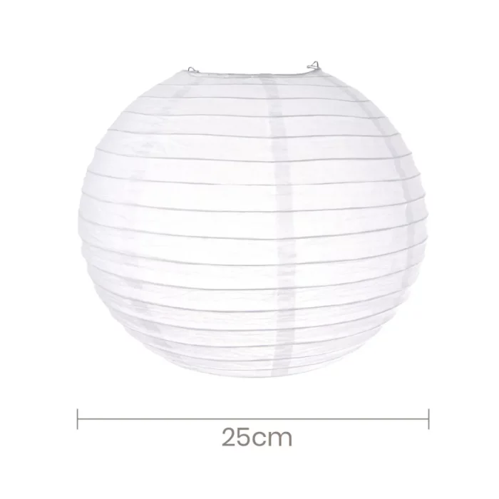 Lanterna de papel branca com 25cm de tamanho para adicionar elegância em qualquer celebração de aniversário.Pacote inclui uma lanterna de papel de alta qualidade e fácil montagem.Produto faz parte da categoria de decoração sustentável
