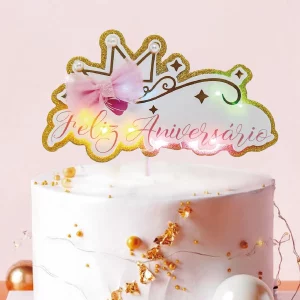 Lindamente decorado com palavras 'Feliz Aniversário'