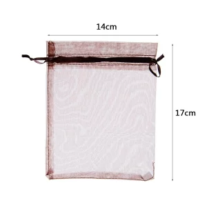 Saco de Doces de 14cm disponível na cor marrom clássica e sofisticada.Embalagem contém 4 sacos de doces indiscutivelmente práticos para qualquer festa de aniversário.Saco de Doces de alta qualidade que carrega alegria e diversão para qualquer ocasião especial.Sacos de Doces Marrom
