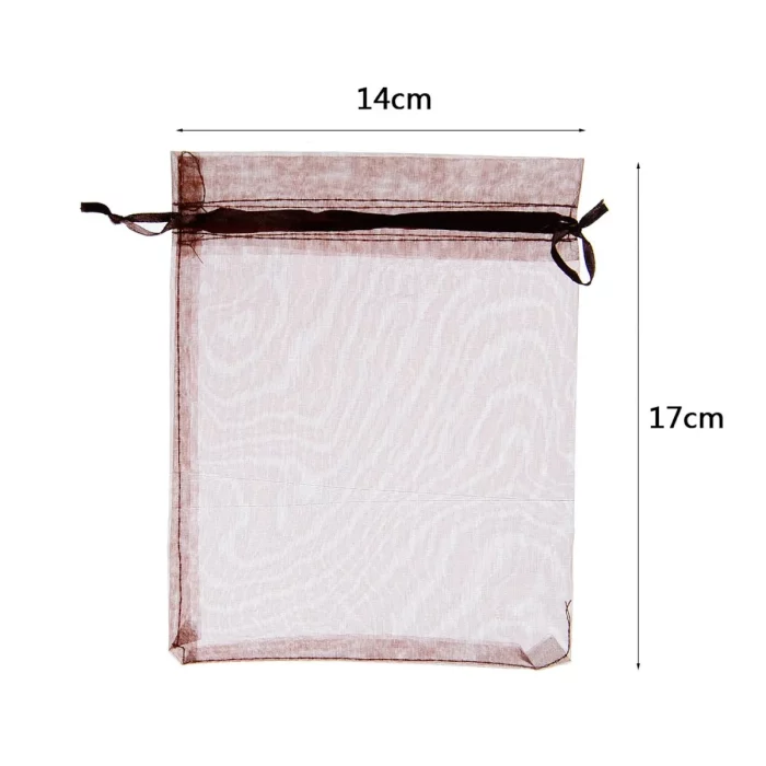 Saco de Doces de 14cm disponível na cor marrom clássica e sofisticada.Embalagem contém 4 sacos de doces indiscutivelmente práticos para qualquer festa de aniversário.Saco de Doces de alta qualidade que carrega alegria e diversão para qualquer ocasião especial.Sacos de Doces Marrom