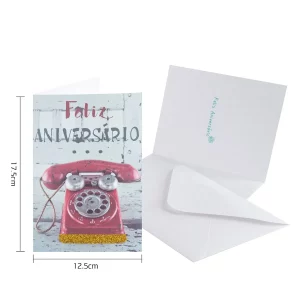Um Cartão de Felicitações perfeito para Aniversários com o padrão 'Feliz Aniversário' impresso.Esta embalagem conta com uma quantidade de 1 peça.Ideal para o consumidor europeu e americano apreciar durante as festividades de aniversário. Um Cartão de Aniversário 5526 em Português para tornar todas as celebrações inesquecíveis.