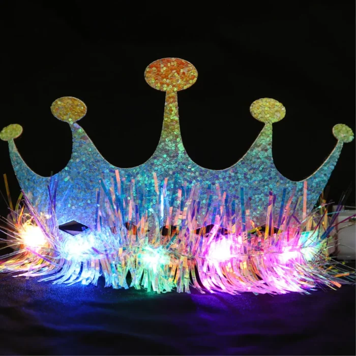 Surpreendente bandolete de coroa com luzes.Ideal para festas de aniversário.Fantástico detahe de cor gradiente. Coroa de banda luminosa de aniversário em cor gradiente. Ideal para adicionar um toque de diversão à sua festa.