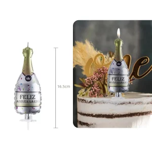 Design brilhante prateado que adiciona um toque de luxo ao bolo de aniversário.Estando fluorescente