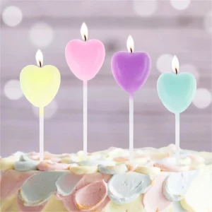 Ilumine sua celebração com a doce e encantadora Vela de Aniversário Macaron Amoroso.
