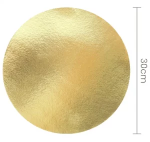 Design elegante de cor dourada que adiciona um toque de sofisticação a qualquer bolo.Tamanho perfeito de 30 cm para bolos de todos os tamanhos