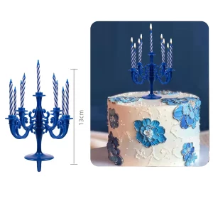 Este conjunto inclui 9 castiçais azuis com velas