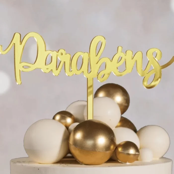 Perfeito para eventos especiais: Este topo de bolo impresso em acrílico dourado é perfeito para celebrações de aniversários