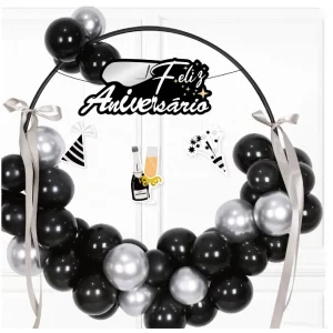 Este kit de 64 peças inclui balões em tons elegantes de preto e prata