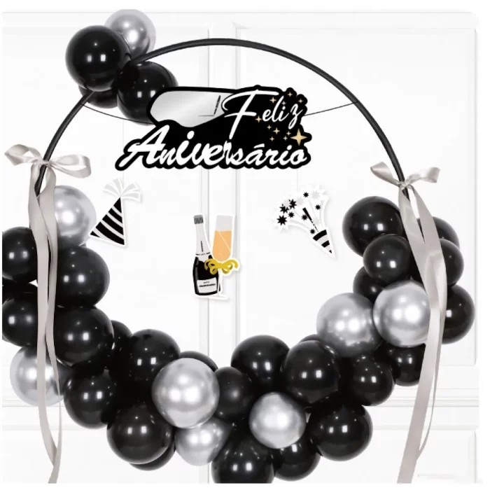 Este kit de 64 peças inclui balões em tons elegantes de preto e prata