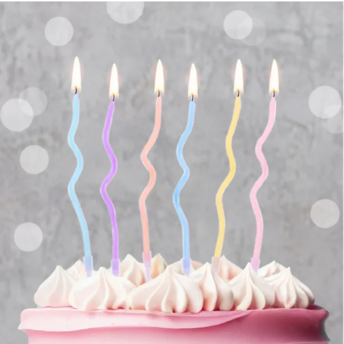 Conjunto de seis peças de cores vibrantes para uma decoração de festa impressionante.Marca de qualidade garantindo a segurança e a durabilidade das velas. Velas de aniversário coloridas